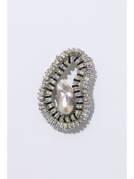 THE OYSTER BROOCH
